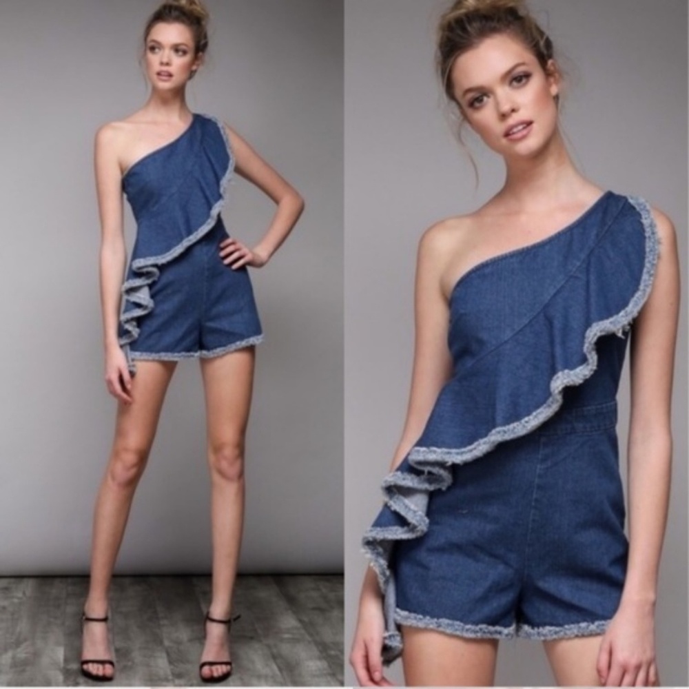 $15 MAKE AN OFFER ONE SHOULDER JEAN ROMPER (S)
